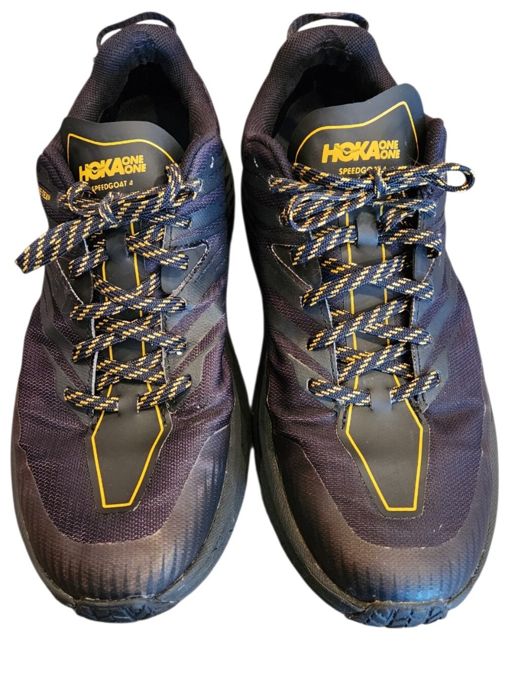 HOKA One One Speedgoat 4 GTX Shoes Black & Gold Men's Size 10.5 Comfort Shoe